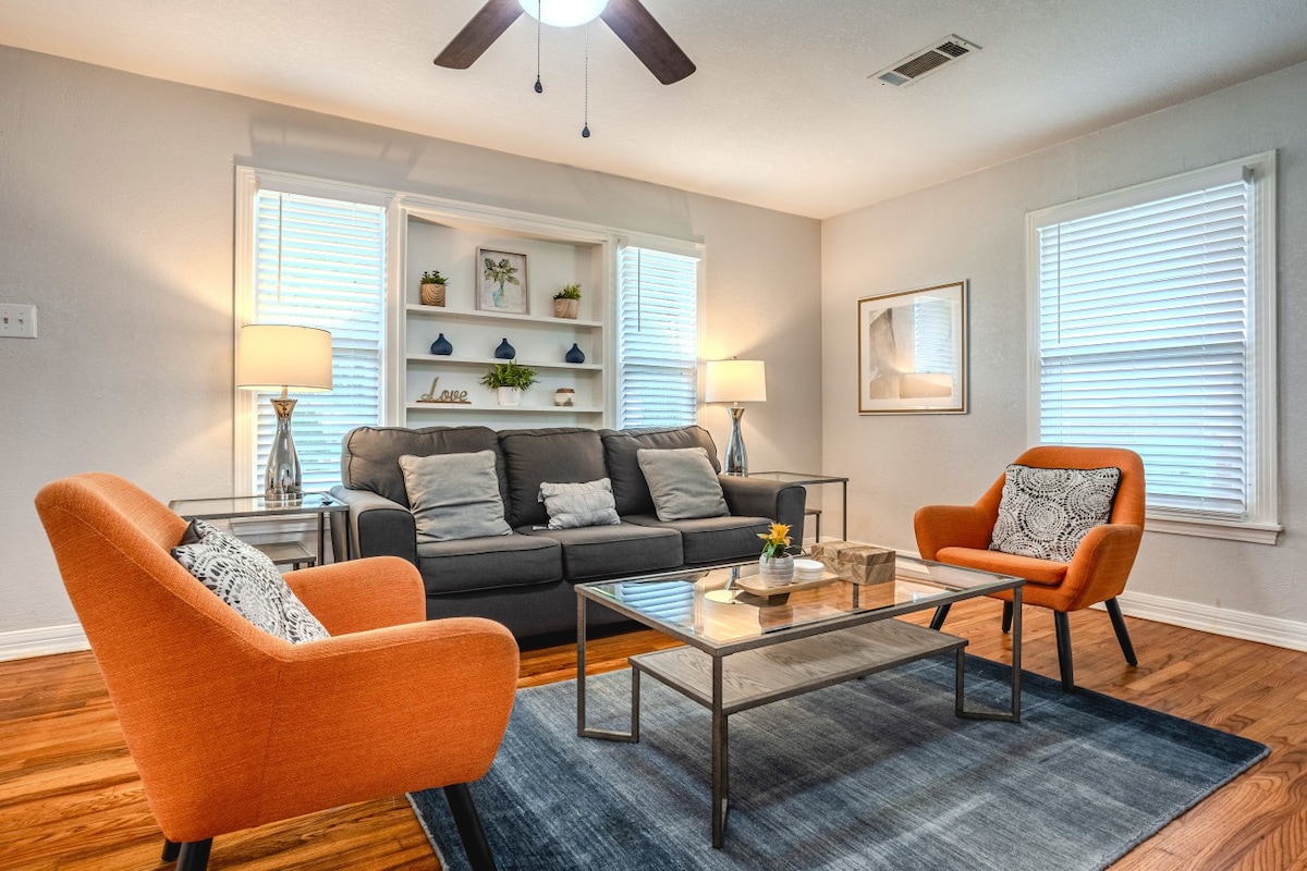 Cozy updated home by AT&T, Texas Live & Six Flags