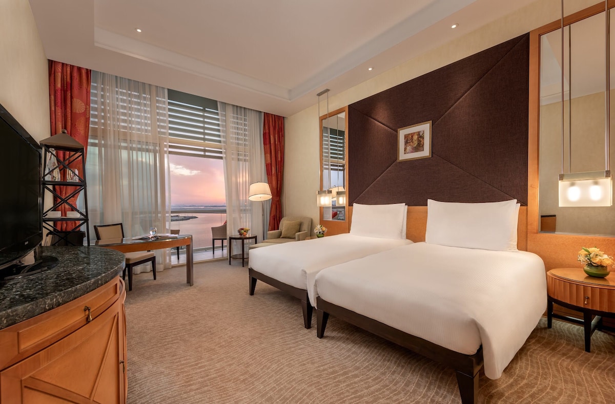 Al Raha Beach Hotel, Deluxe Gulf Room TWIN