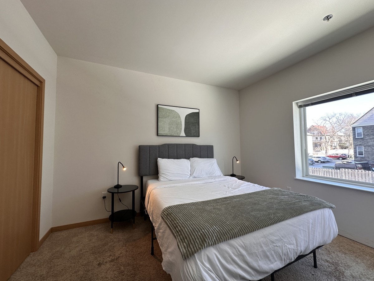 Flexhome East Side 1BR R2 - Brady + Fiserv +阳台