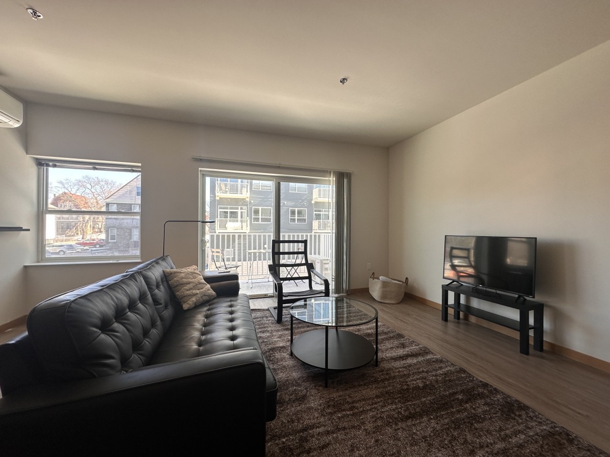 Flexhome East Side 1BR R2 - Brady + Fiserv +阳台