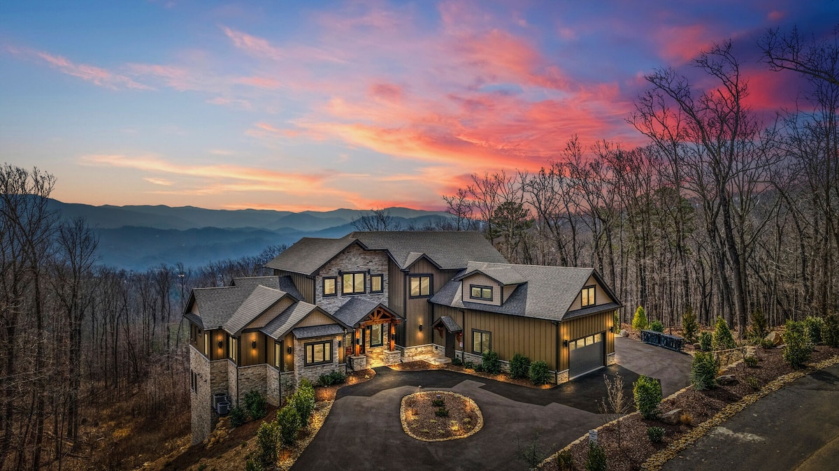 Summit Swagger ~ Modern Luxury 7BR Home
