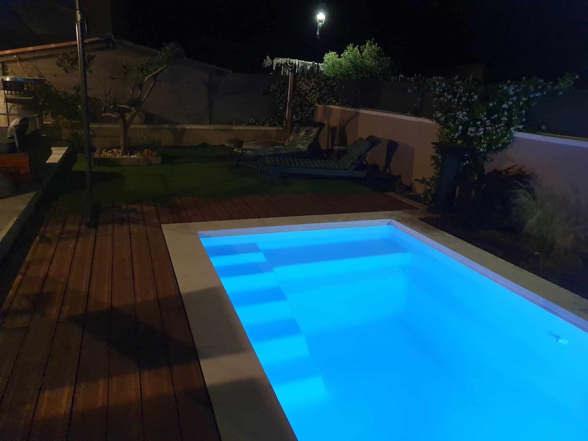 Villa with private pool for 4 people in the centre