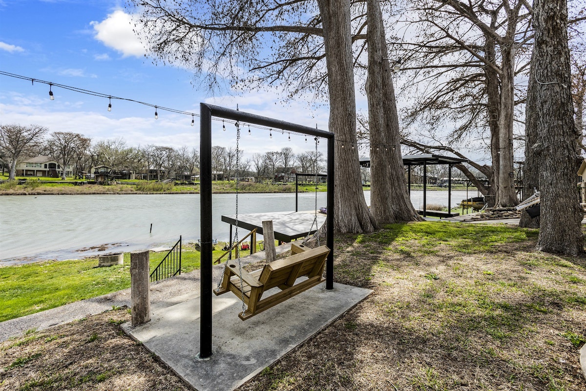 Riverfront Paradise, Private Dock, Grill & Firepit