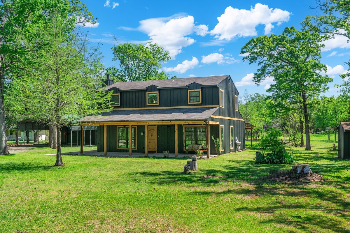 Tranquil Country Escape - 4BD/2.5BA, Pond, Firepit