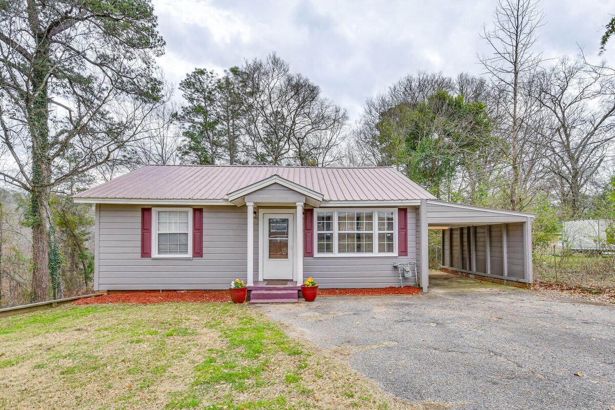 Peaceful Tallassee Cottage on 2 Acres!