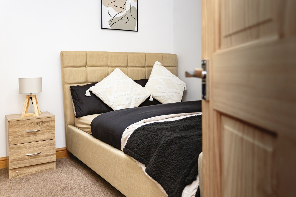 3 Bedroom Deluxe Home in Nottingham
