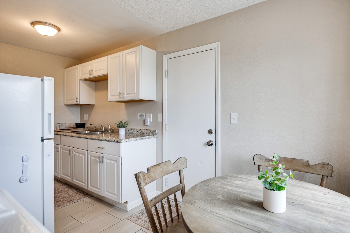 Convenient Joshua Tree Apartment - Walk to Town!