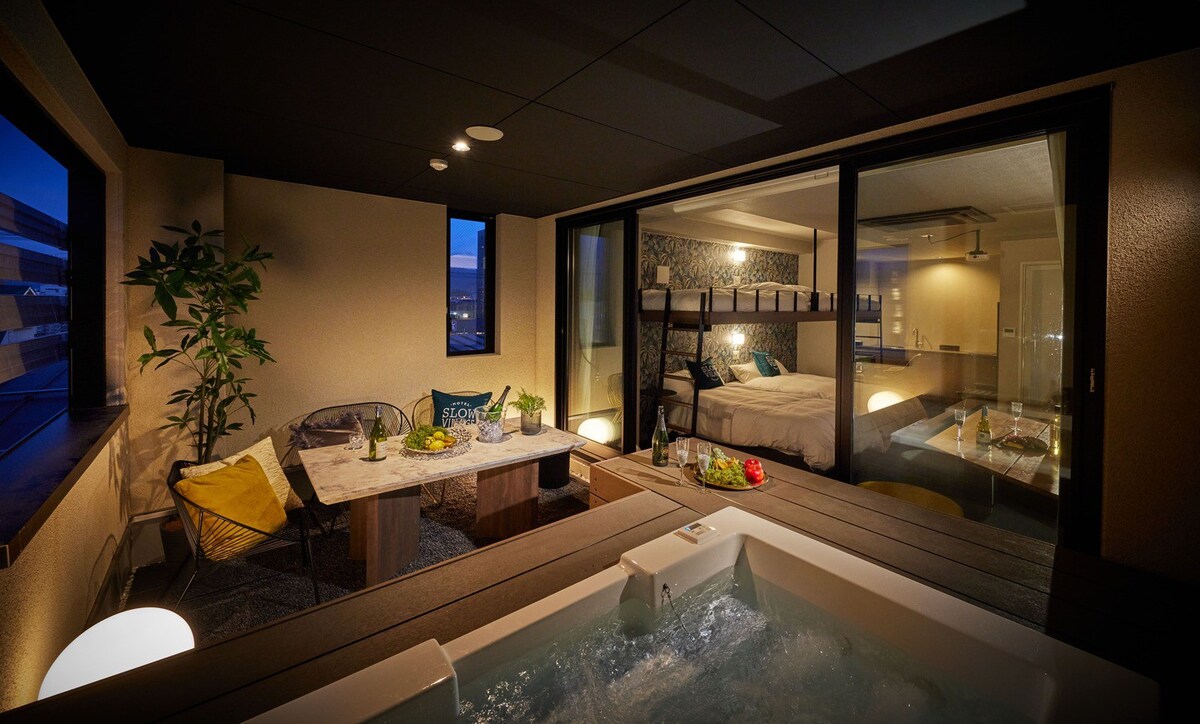 Suite with artificial hot spring and projector