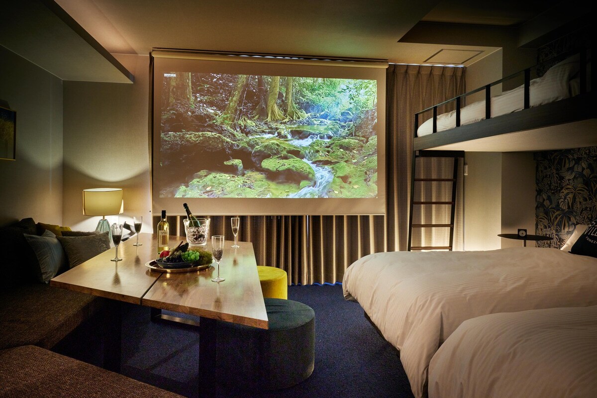 Suite with artificial hot spring and projector