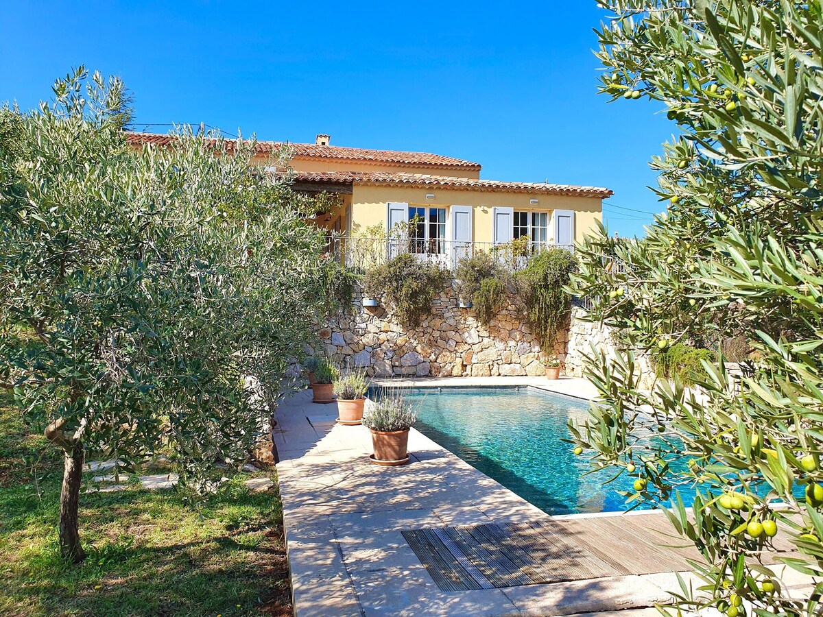 Beautiful Provencal country house in nature