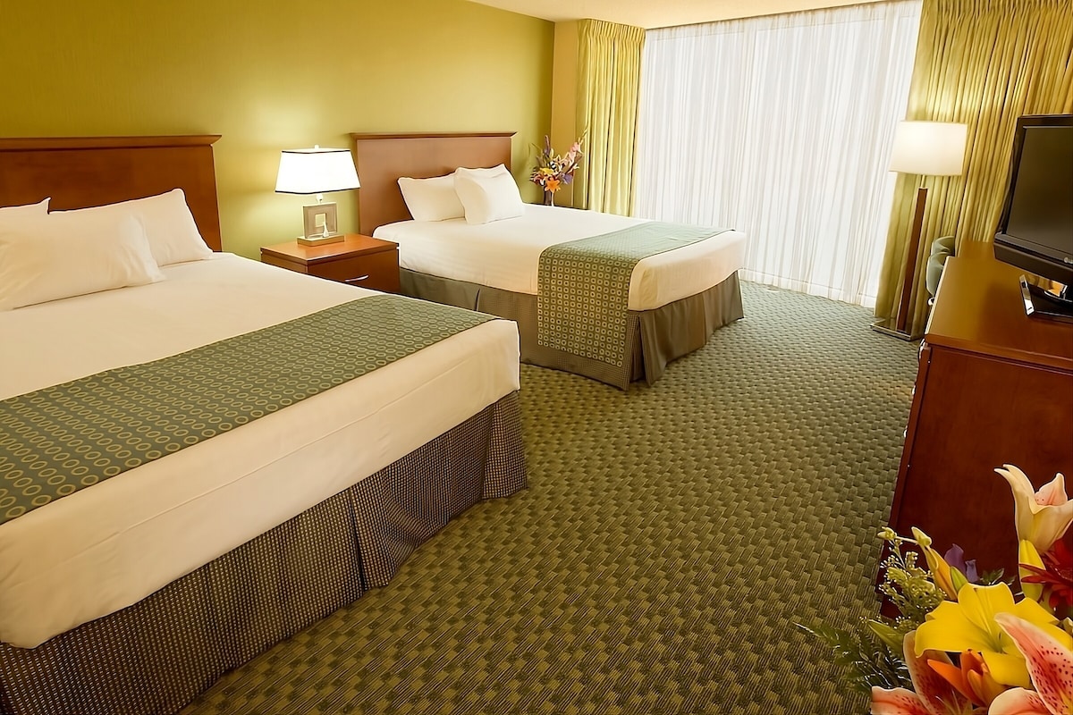 2 Luxury Room 2 Queens at Aquarius Casino Resort!