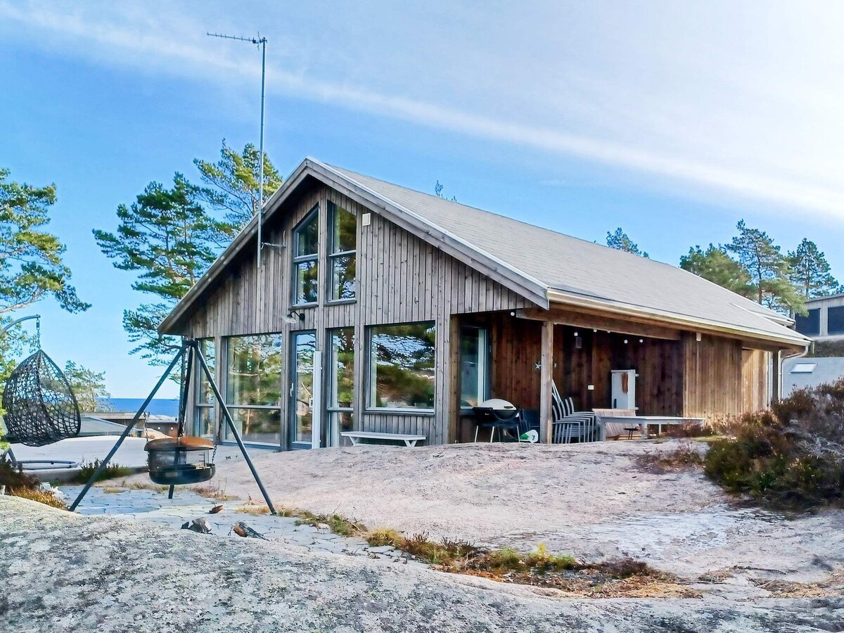 8 person holiday home in risør