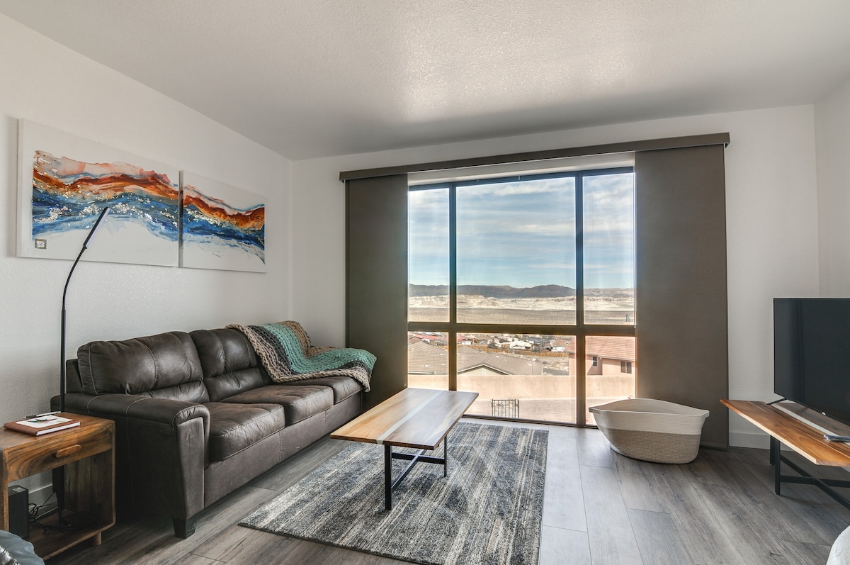 Adobe Townhome w/ Gorgeous Lake Powell Views