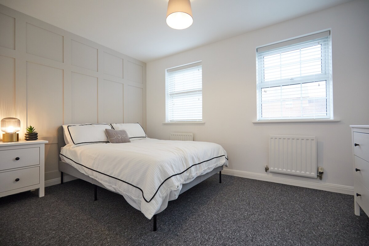 Newly refurbished Modern 5 Bedroom | Sleeps 10