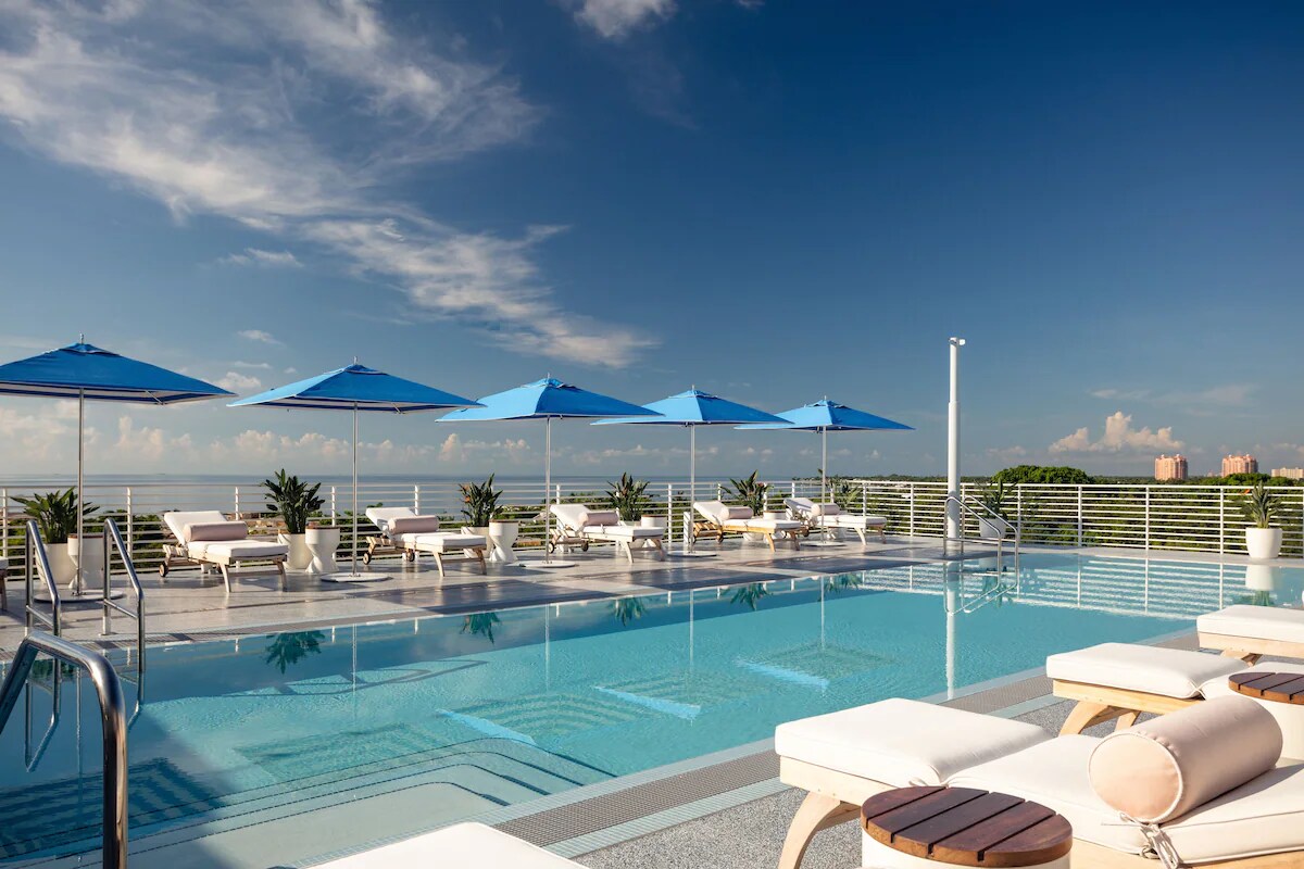 Luxe Miami Elegance: Biscayne Bay Views Await