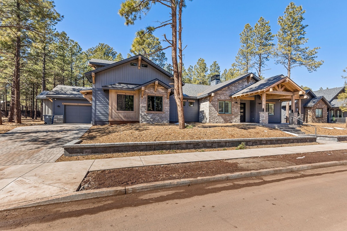 Luxurious, Spacious Retreat in Flagstaff!