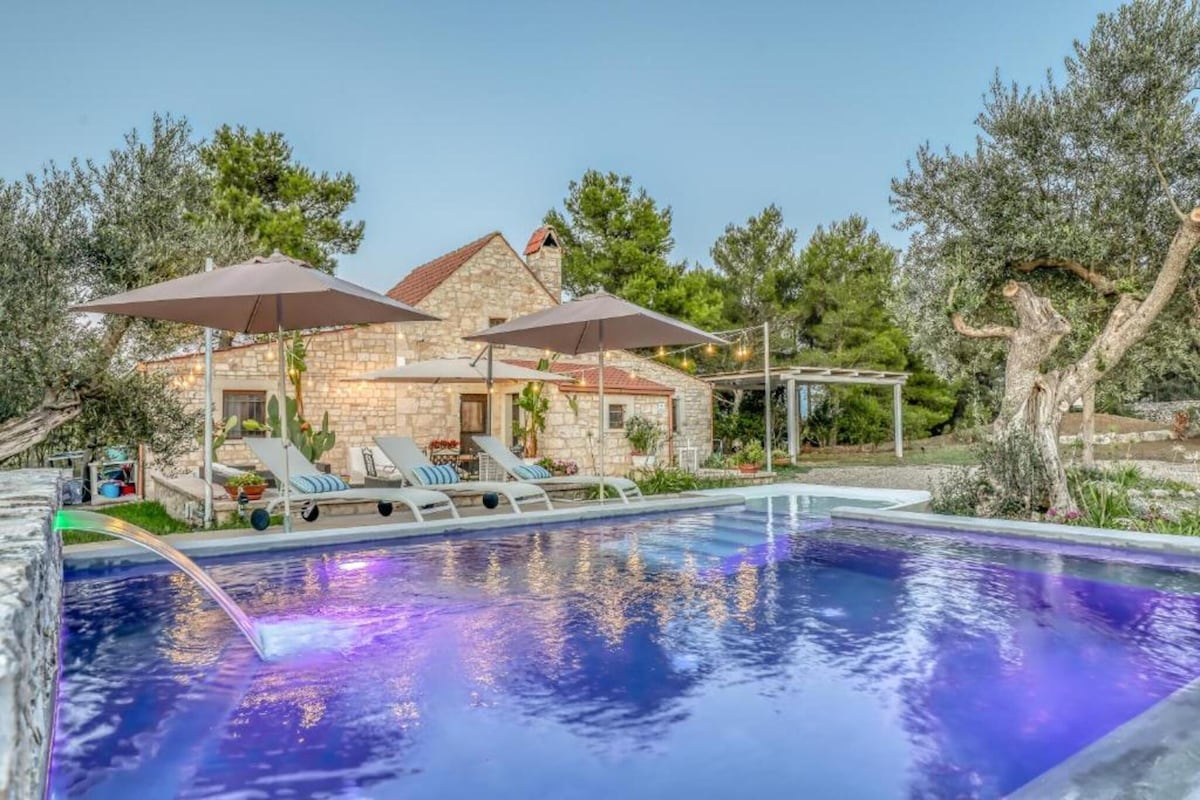 Cottage Romantico with pool