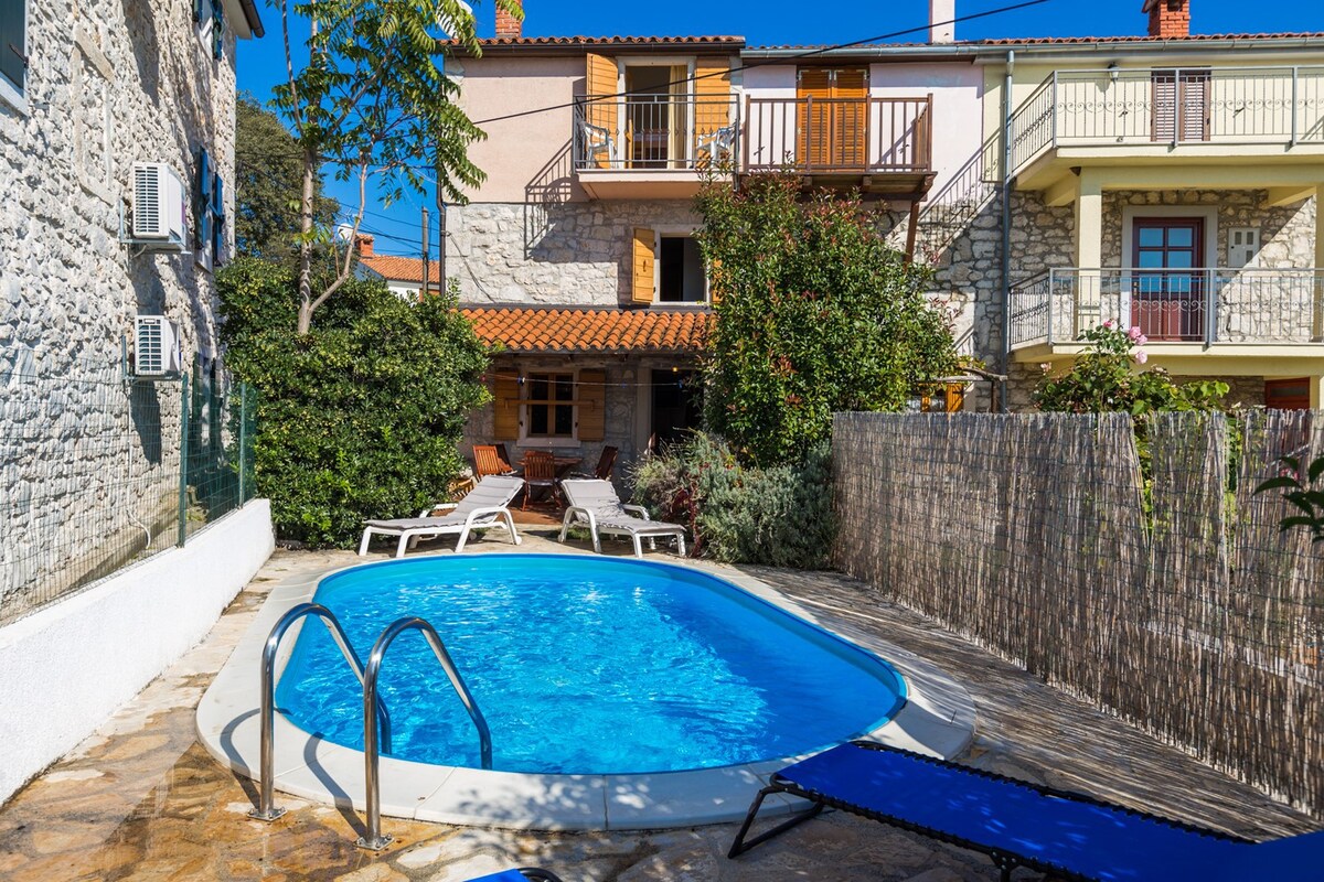 Istrian stone house nera with private pool, bbq an