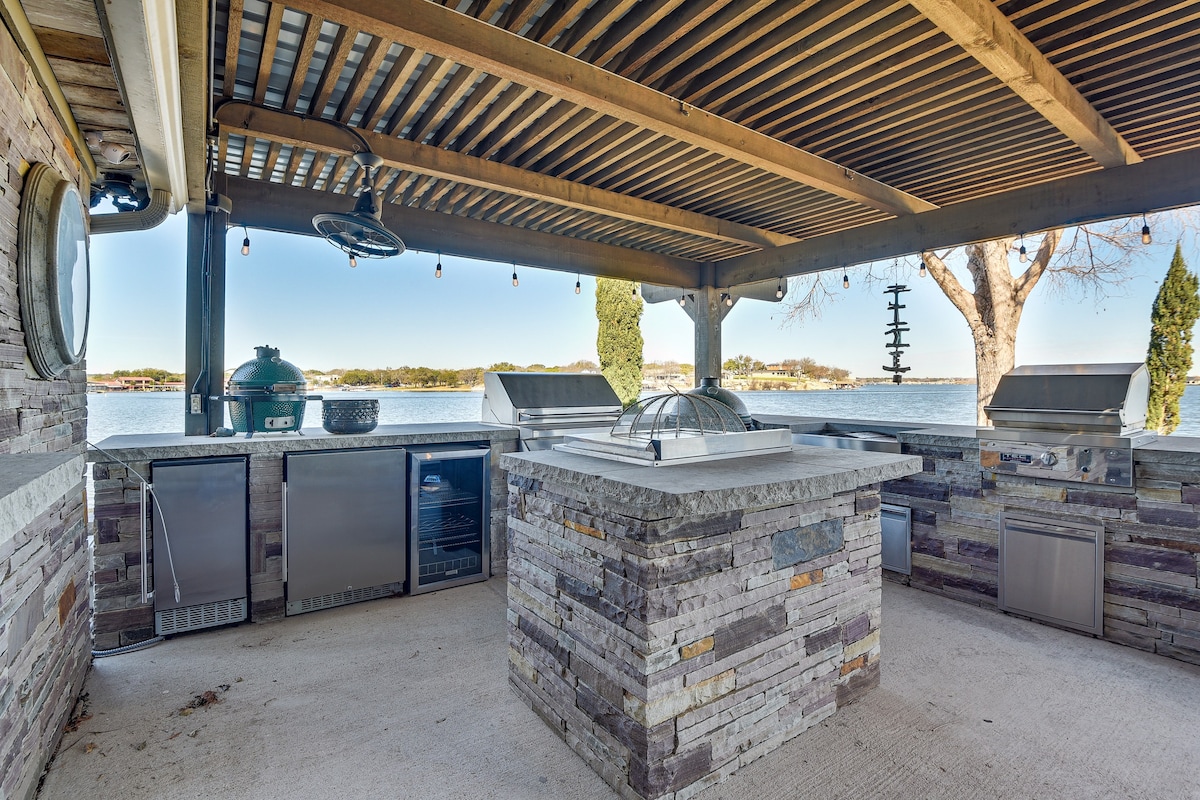 Stunning Lake Granbury Retreat: Gazebo + Fire Pit!