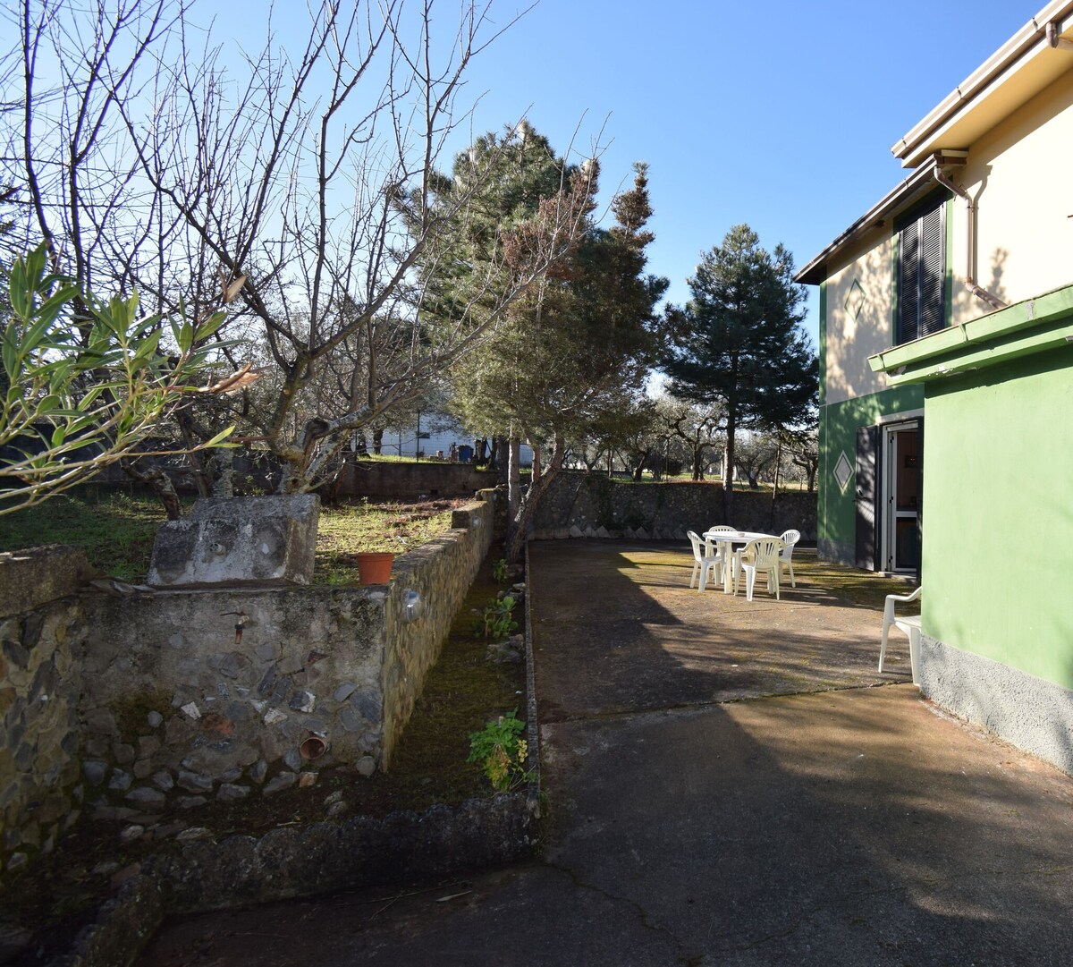 Villa Rinaldo In Cosenza With Private Garden - Vil