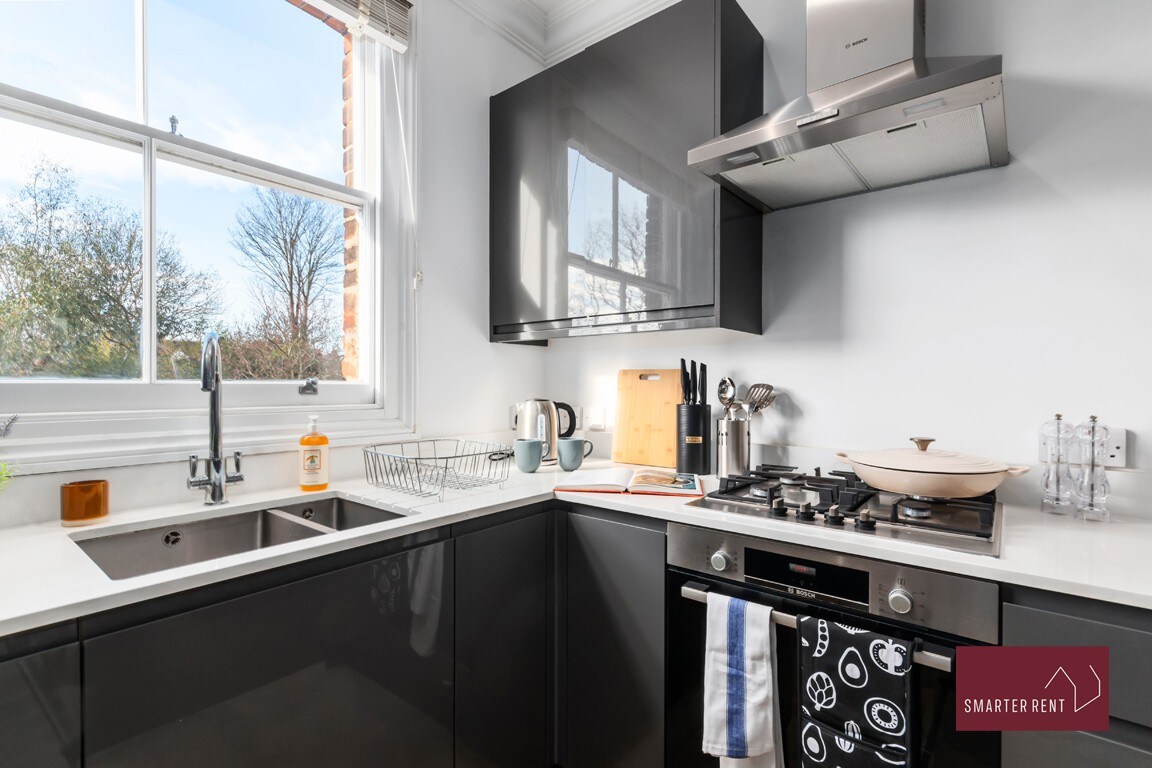 Kew Village-  Modern, Pets Welcome 3Bed