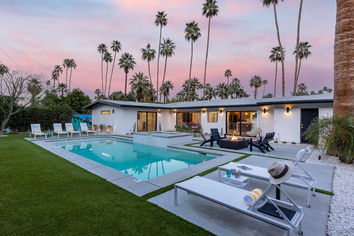 Surrounded by Palms - Resort Style Backyard!