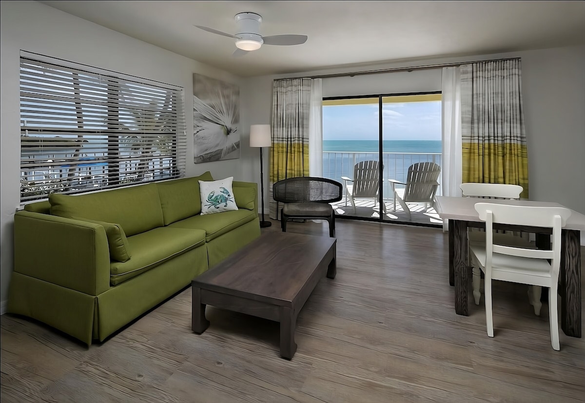 Contemporary Suite just steps away from the Beach!