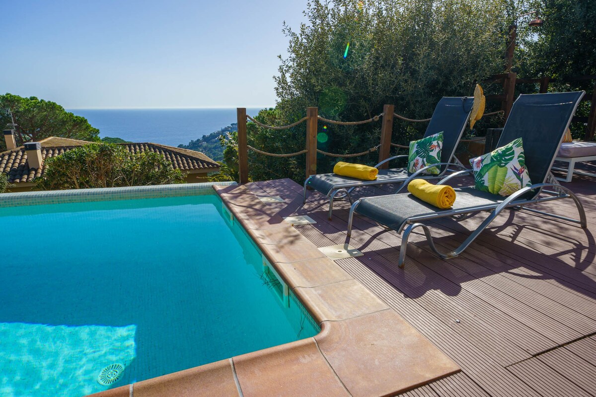 Sea Breeze Lux House - Private Pool & Aircon