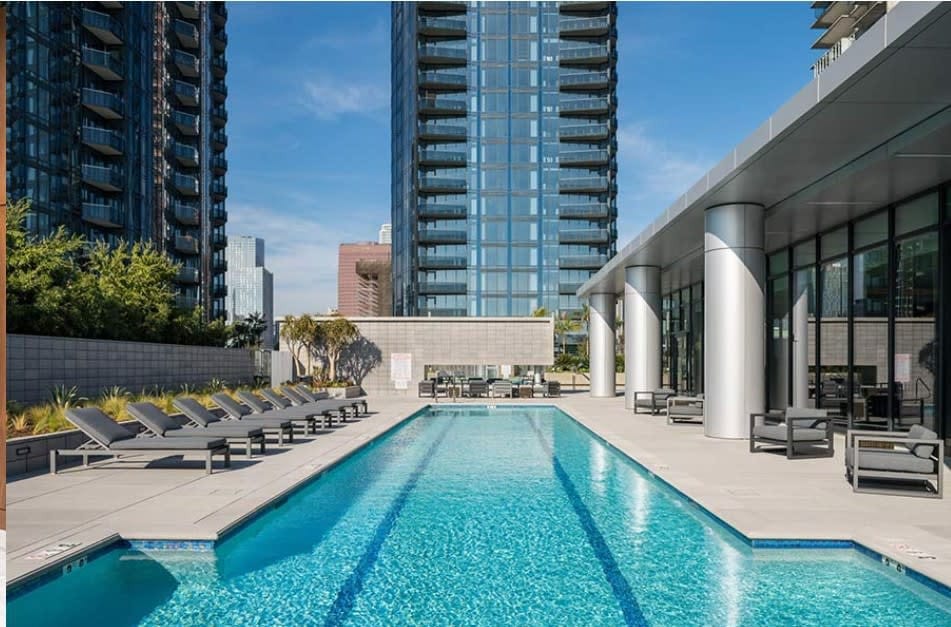 洛杉矶市中心3卧SkyView顶层公寓|靠近LACC和加密货币