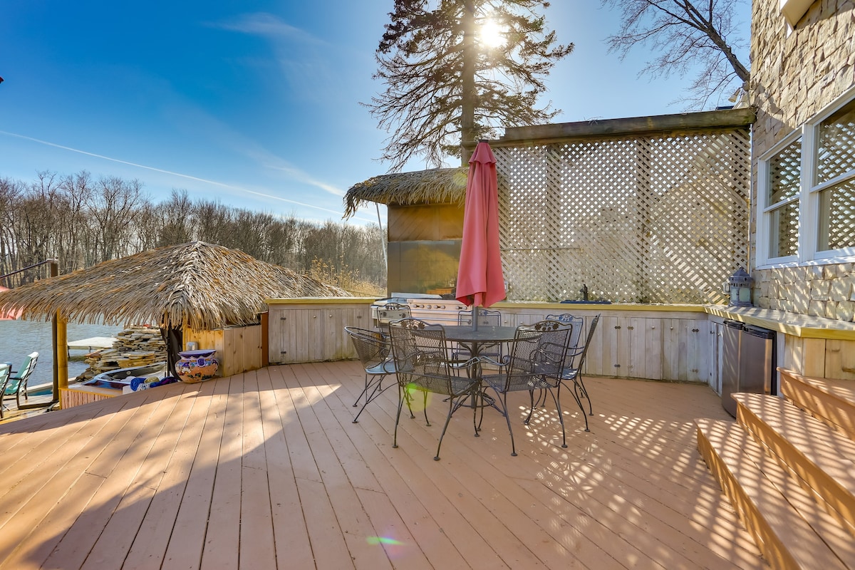 Greenwood Lake Cottage w/ Shared Dock & Hot Tub!