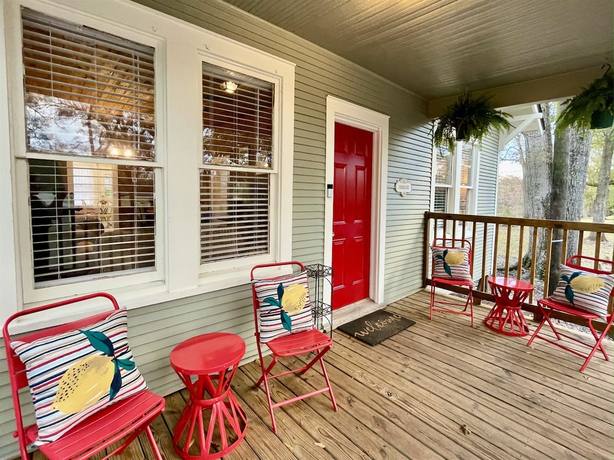 TWO Renovated & Waterfront Cottages + Kayaks!