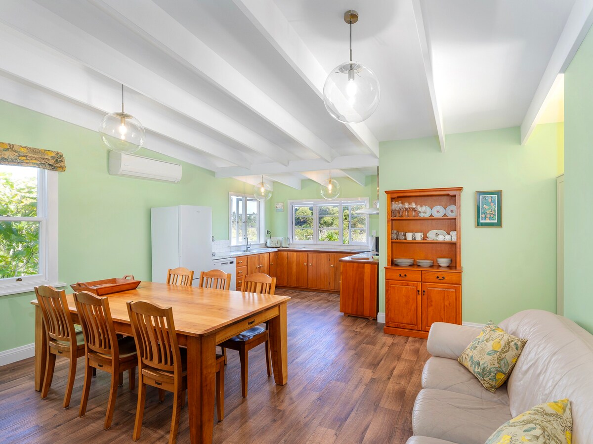 Crabapple Cottage - Coromandel Town Holiday Home