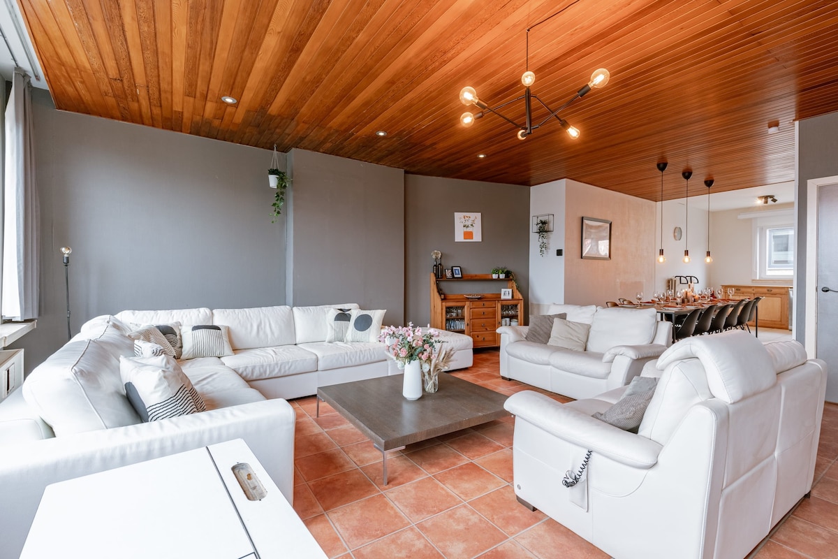 Spacious Vacation Home for 12 Guests in Westende