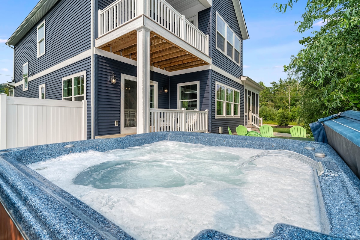 Luxe Home w/Lake Access, Hot Tub, Basketball Court