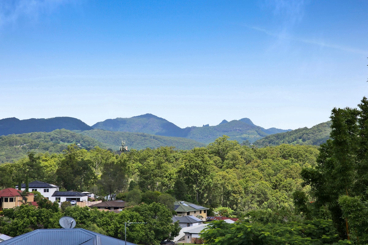 Glorious 5-Bed Amidst Nature in Burleigh Heads