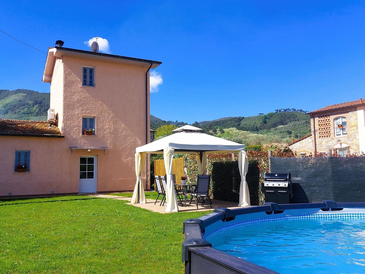 Casina di Andrea with above ground pool, Capannori