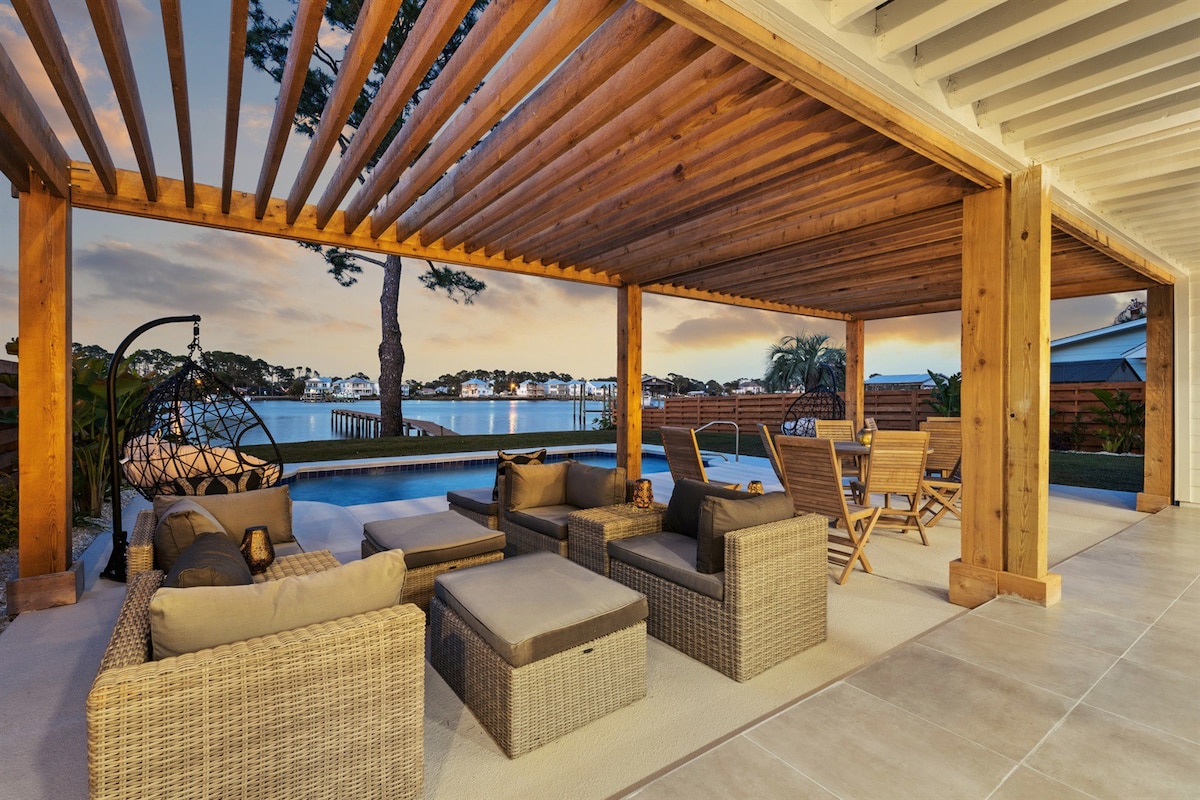 Gorgeous Waterfront Luxury Beach House Sleeps 16