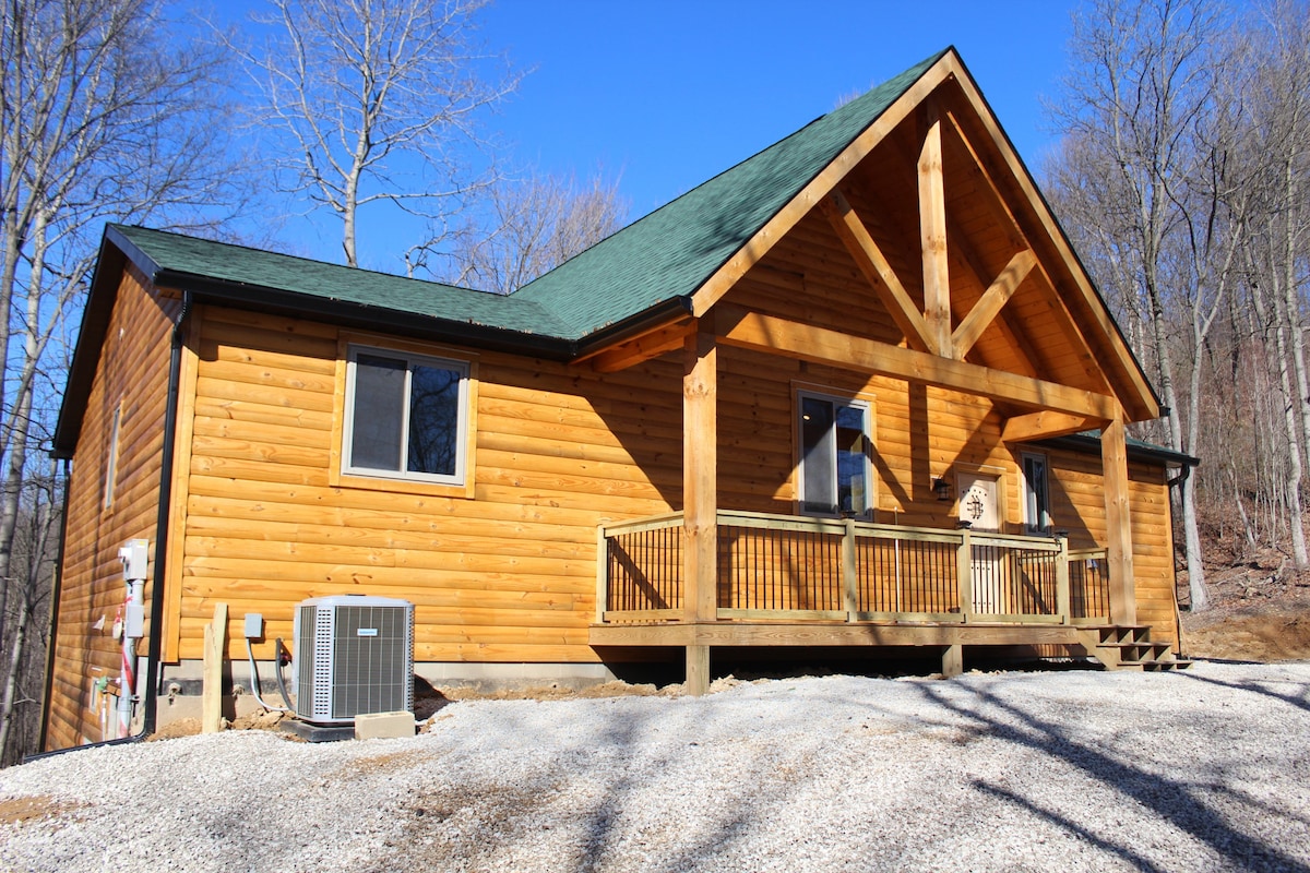 Immaculate 20 Person Lodge, close to Hocking Hills