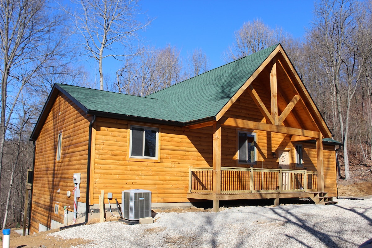 Immaculate 20 Person Lodge, close to Hocking Hills