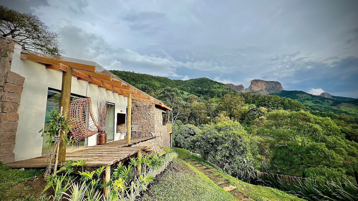 Cabana Rinoceronte - banheira com vista para Pedra