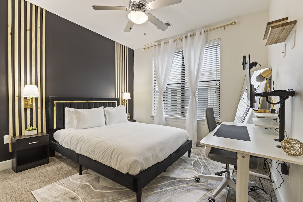 Remodeled Luxe 2B near Legacy West | Fast Wi-Fi, G