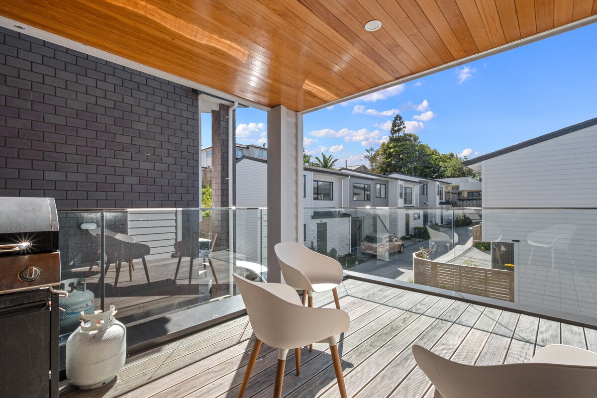 Urban Oasis - West Auckland Townhouse