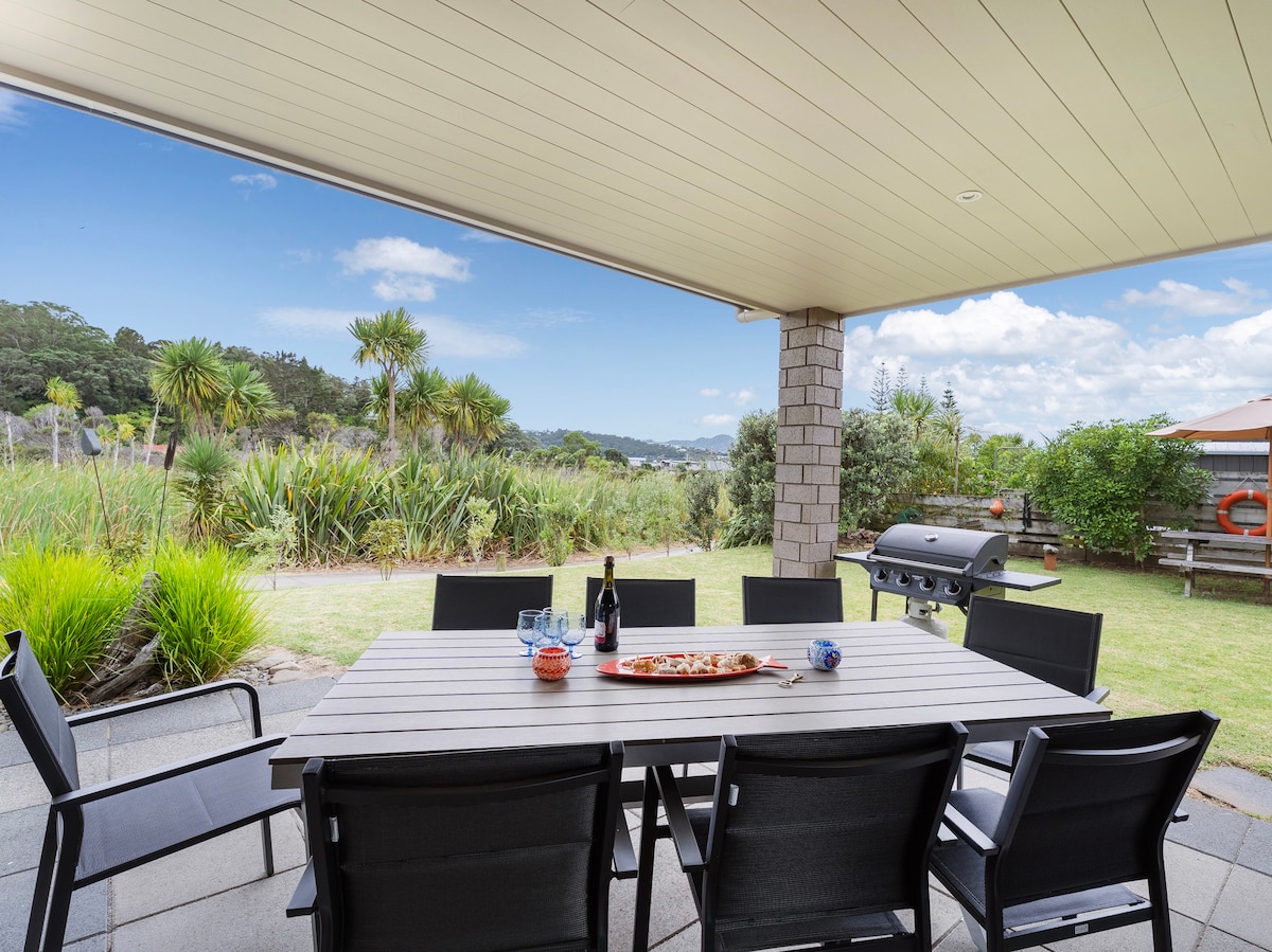 Sun Seekers Lookout - Whitianga Holiday Home