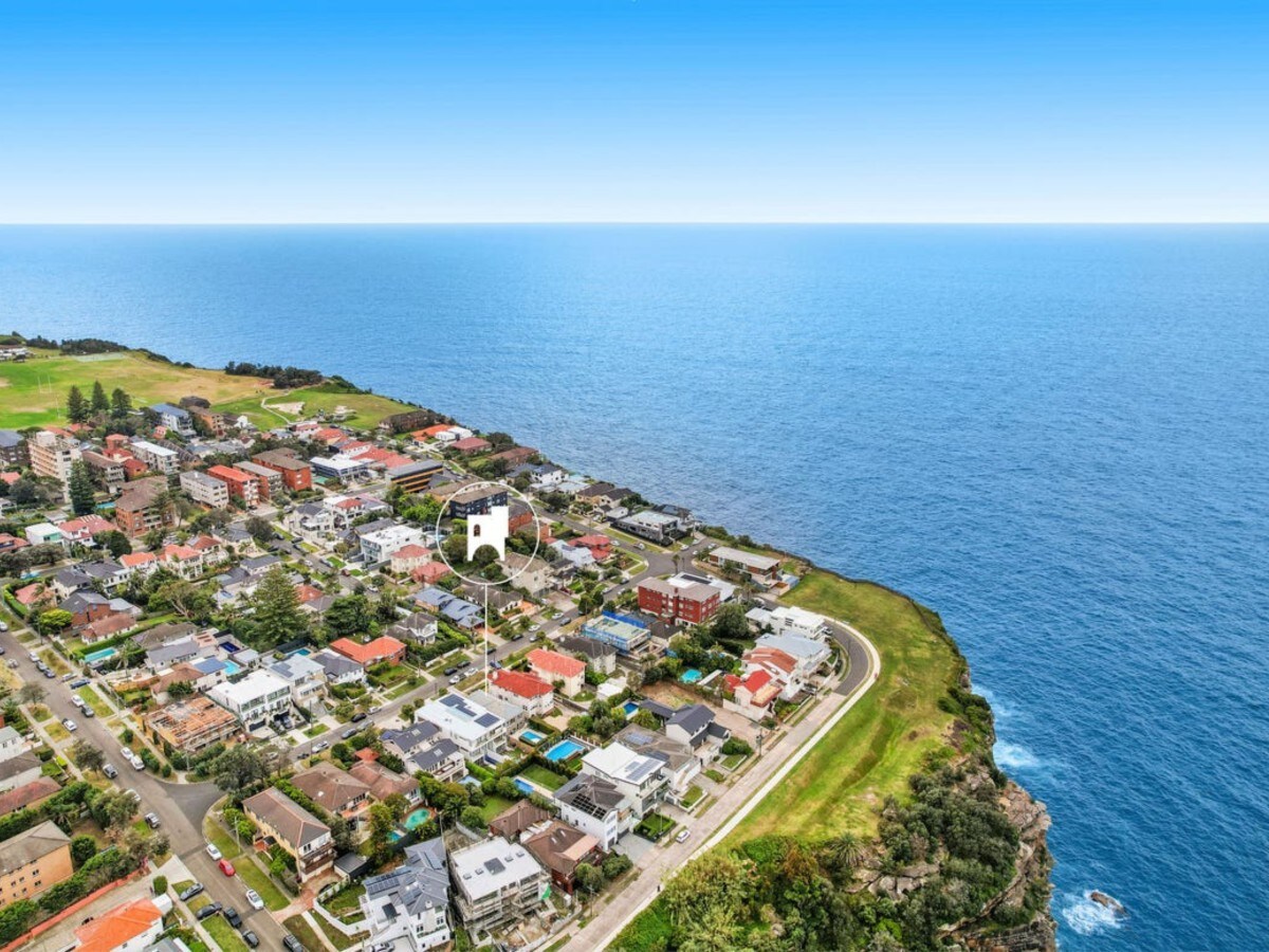 Family Home w/ Stunning Sea Views & Pool