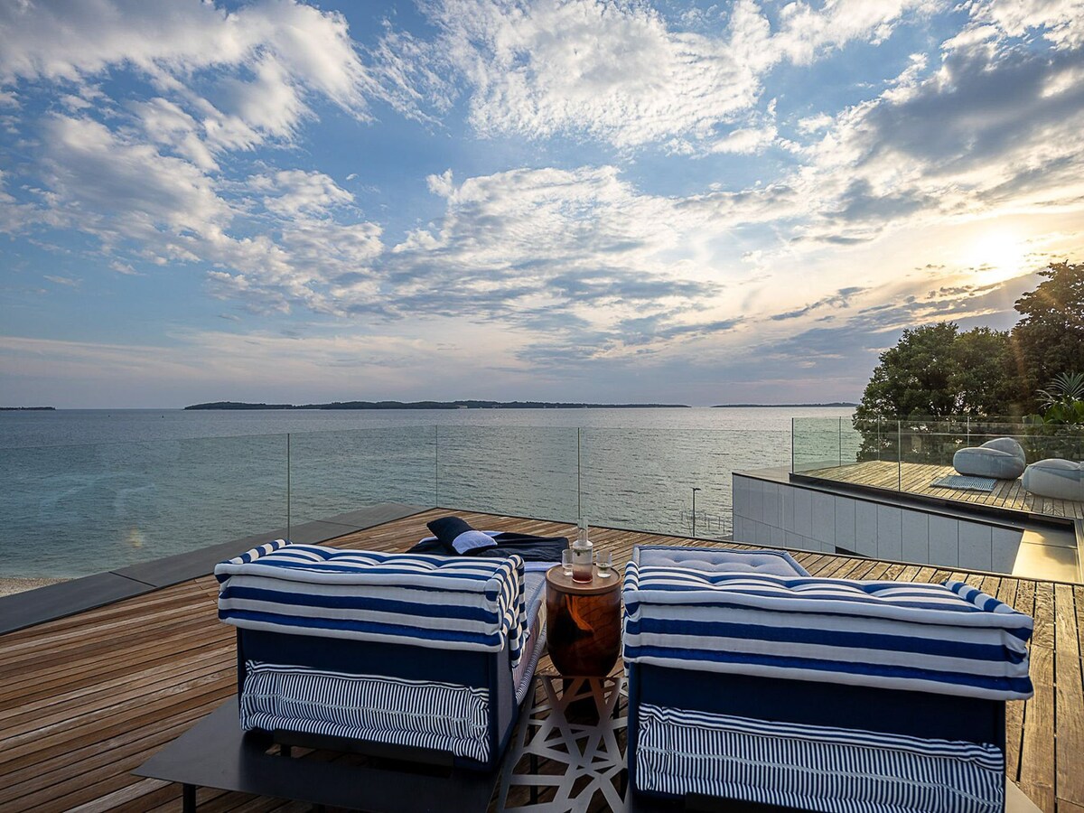 Beachfront Istria Villa | 5 Bedrooms | Sauna & Gym