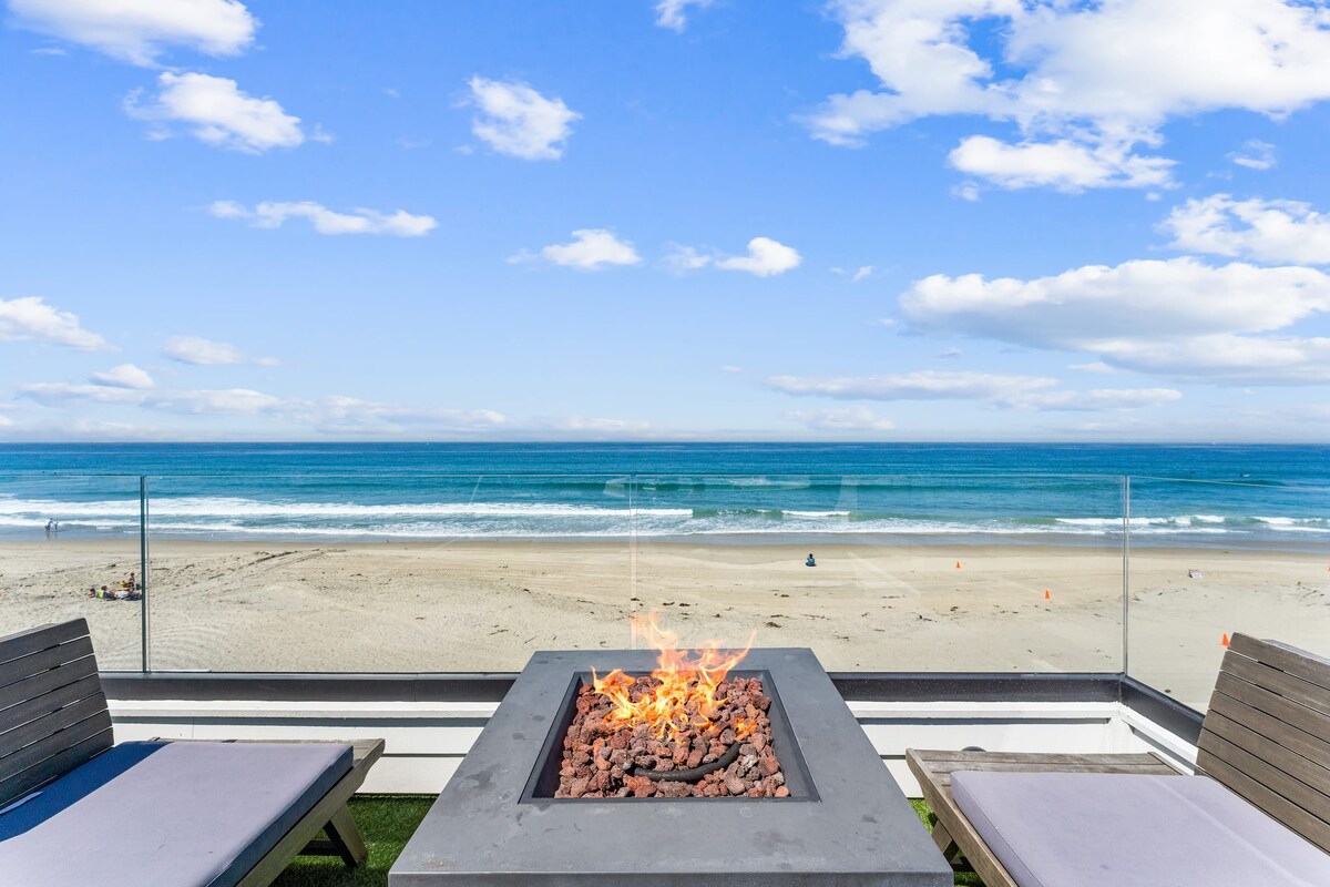 N Oceanfront Masterpiece w/ Rooftop, Hot Tub & Vie