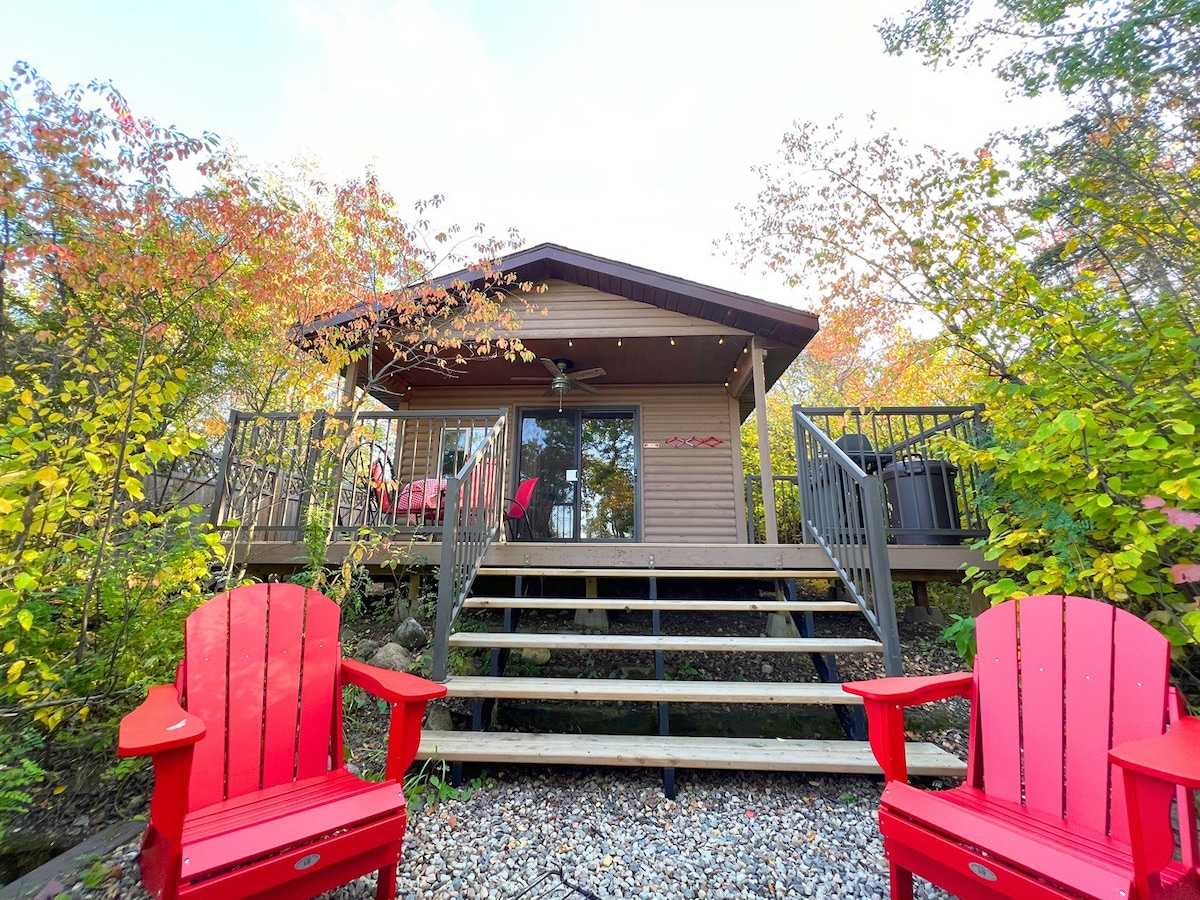 Lake View Cabin: The Hideaway~Private Covered Deck