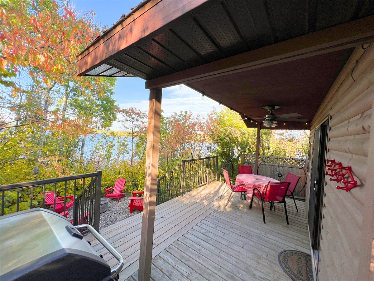 Lake View Cabin: The Hideaway~Private Covered Deck