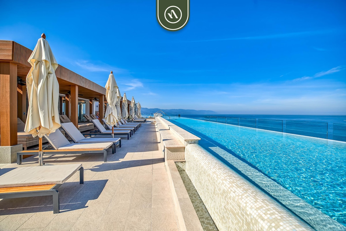 Oceanview 2 BR Condo - Luxury - Rooftop Pool
