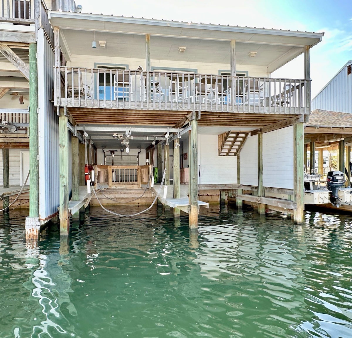 3G Condo Waterfront New Listing